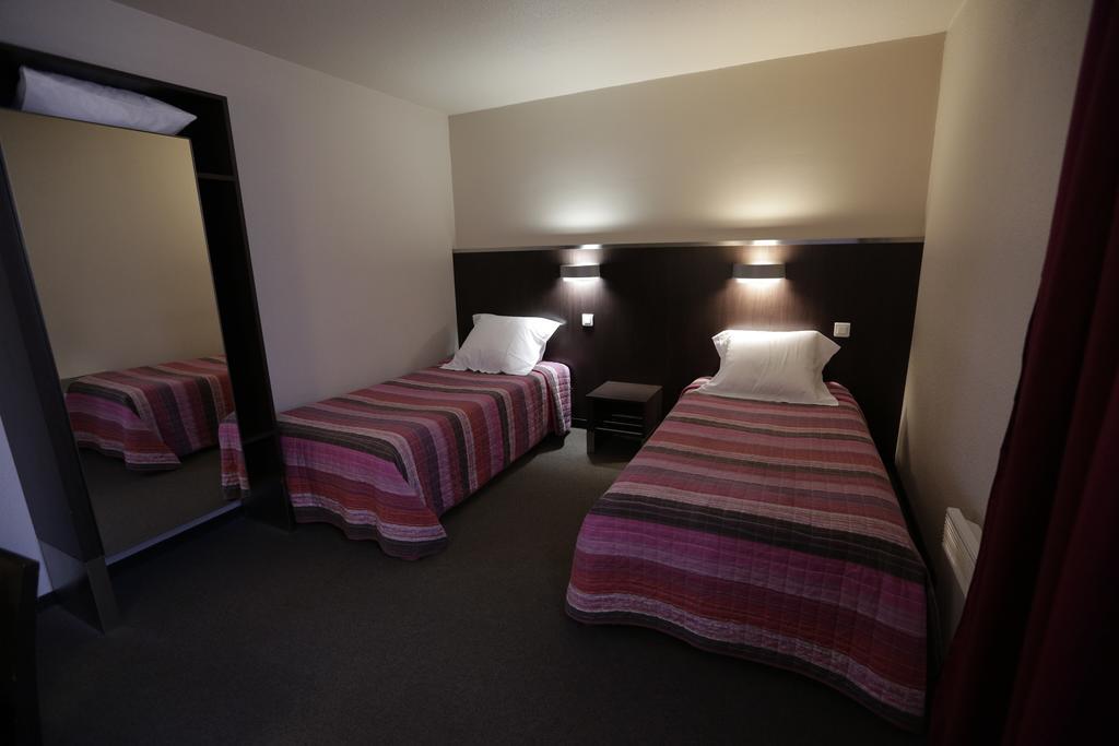 Hotel Au Petit Caporal ميزو الفورْ المظهر الخارجي الصورة