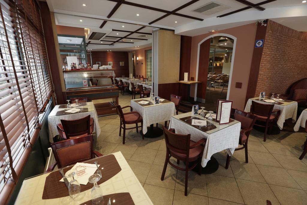 Hotel Au Petit Caporal ميزو الفورْ المظهر الخارجي الصورة