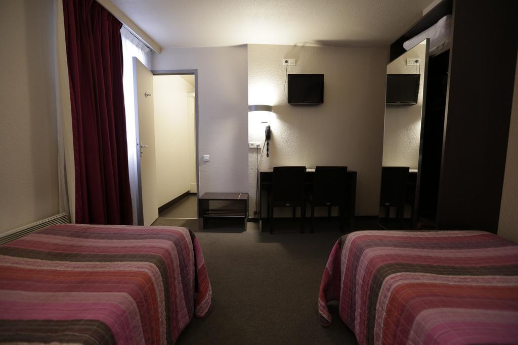Hotel Au Petit Caporal ميزو الفورْ المظهر الخارجي الصورة