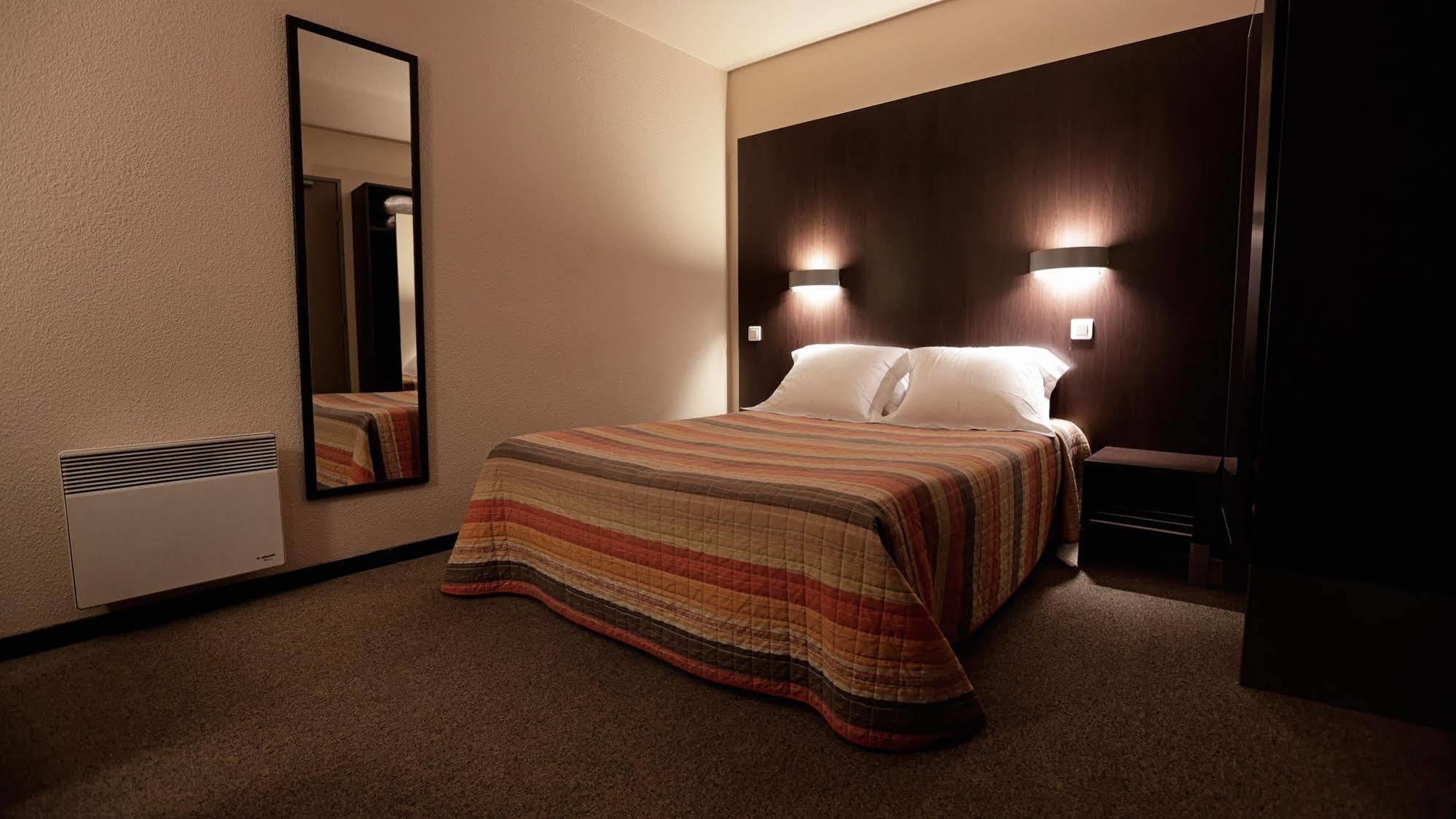 Hotel Au Petit Caporal ميزو الفورْ المظهر الخارجي الصورة